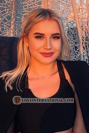 209203 - Snizhana Age: 20 - Poland