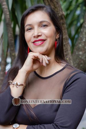 210687 - Claudia Age: 45 - Colombia