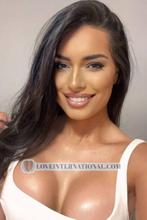 213506 - Alexandra Age: 25 - Romania