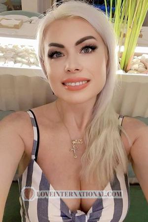 224368 - Elena Age: 42 - Moldova