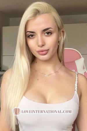227347 - Daryna Age: 22 - Ukraine